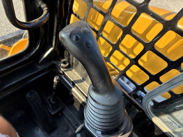 2019-caterpillar-246d-image-47