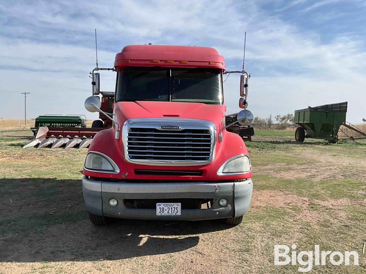 2003-freightliner-columbia-120-image-2
