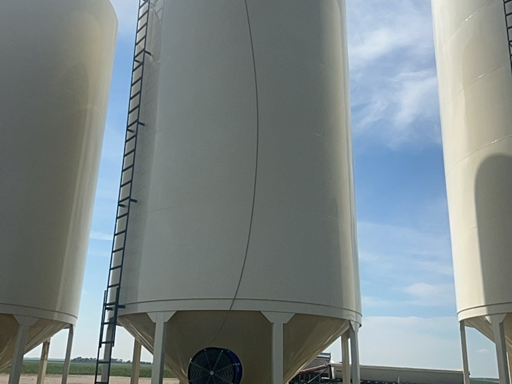 concept-5,000-bushel-hopper-bin,-fully-equipped-with-agi-grainguard-10-hp-bin-fan-with-three-phase-electric-motor-image-5