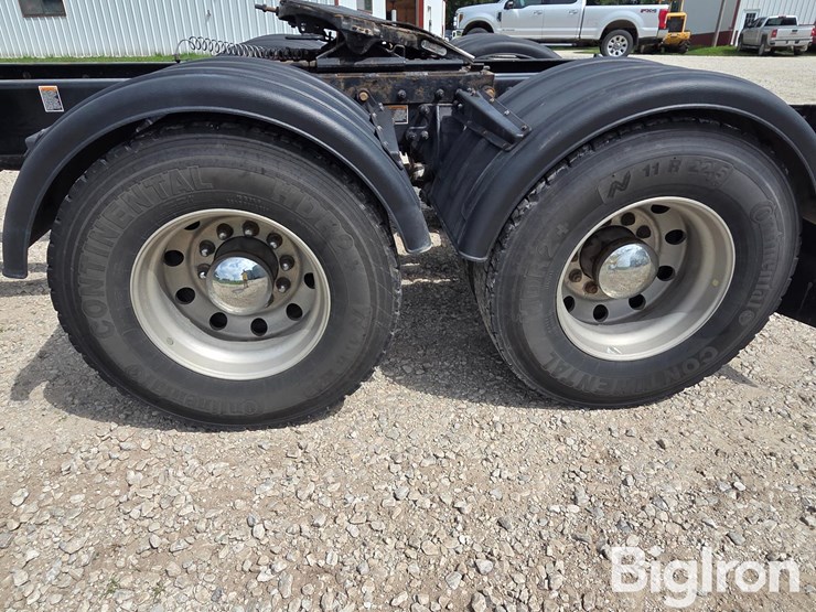 2018-peterbilt-579-image-17