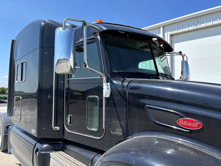 2011-peterbilt-386-image-18