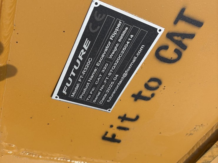 caterpillar-320-image-4