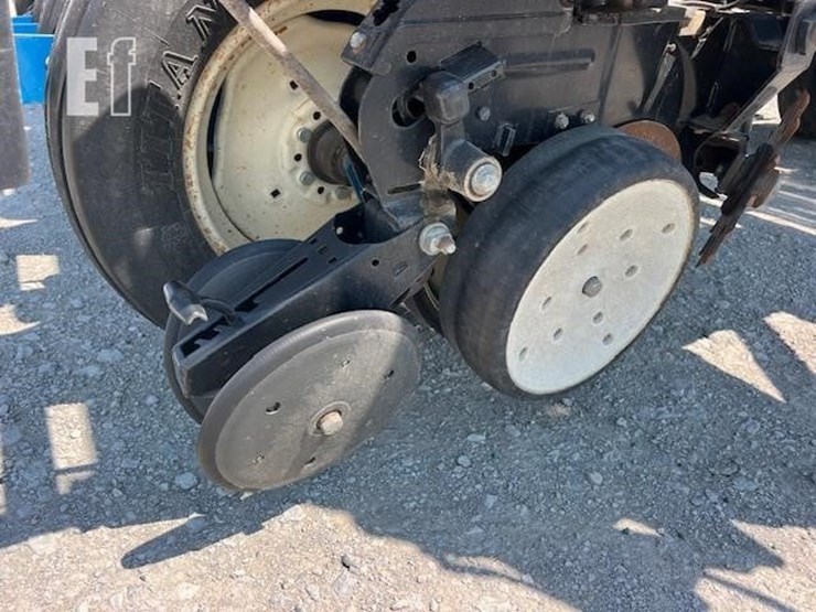2008-kinze-3800sds-image-17