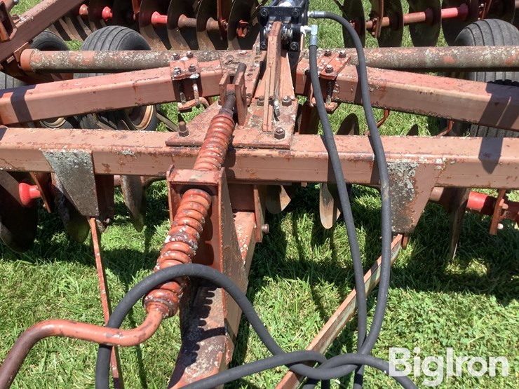 massey-ferguson-620-image-17