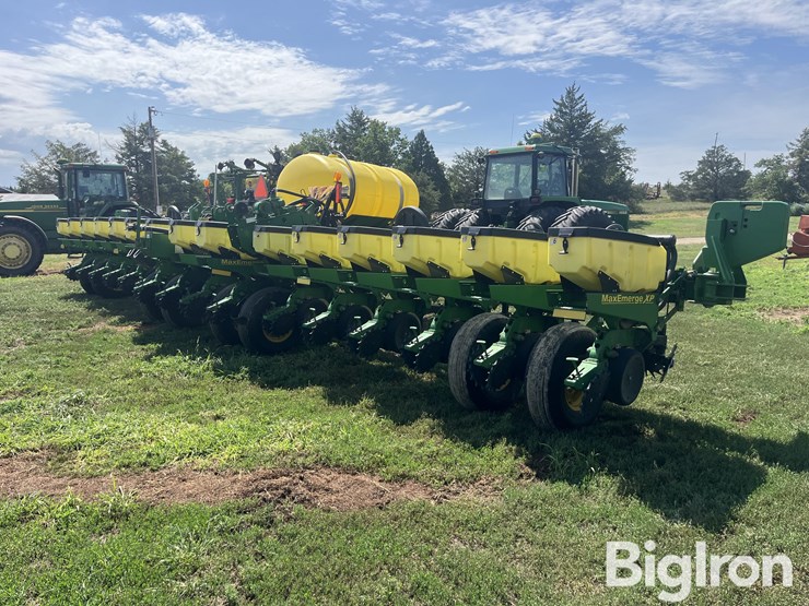 2010-john-deere-1770nt-image-5