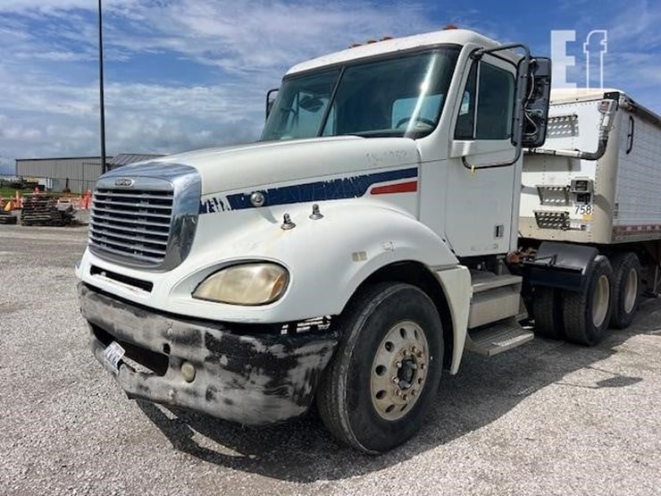 2008-freightliner-columbia-120-image-1