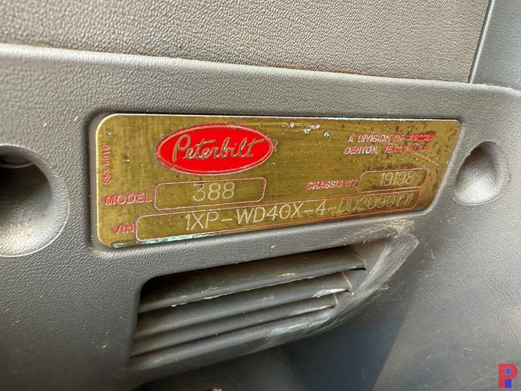 2013-peterbilt-388-image-8