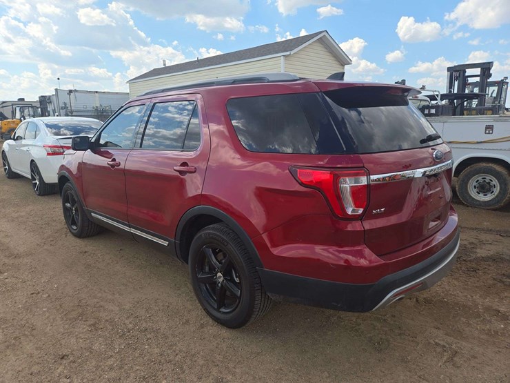 2019-ford-explorer-xlt-image-4