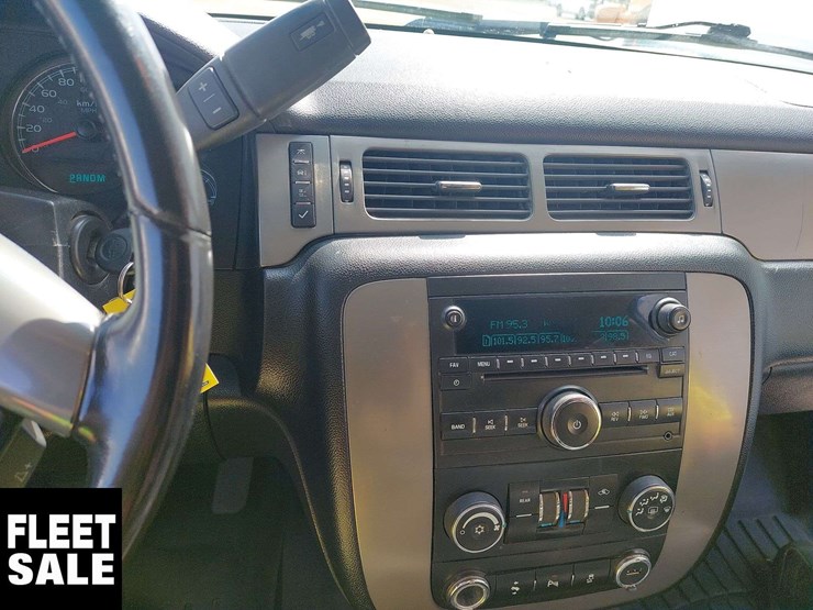 2014-chevrolet-suburban-image-9