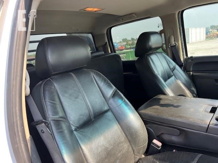 2011-chevrolet-silverado-2500hd-lt-image-25