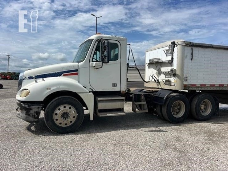 2008-freightliner-columbia-120-image-2