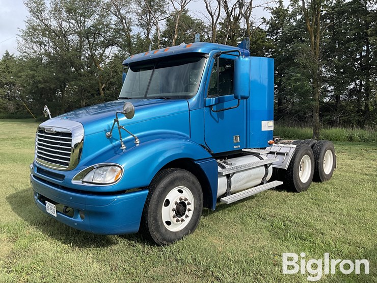 2003-freightliner-columbia-120-image-1