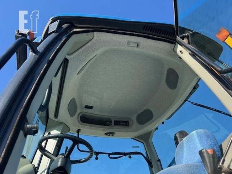 new-holland-t8020-image-31