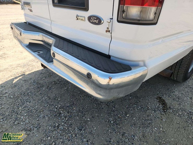 2014-ford-cargo-image-32