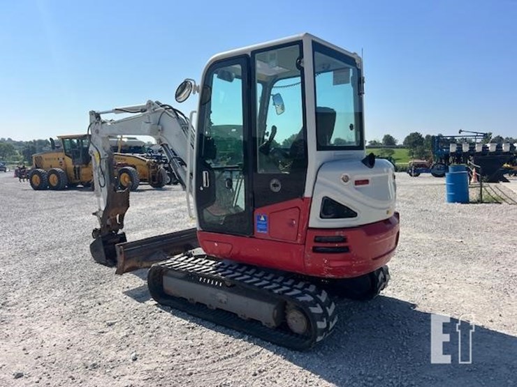 takeuchi-tb235-2-image-3