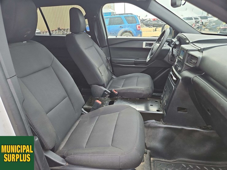 2020-ford-explorer-image-16