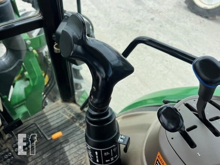 john-deere-6105d-image-44