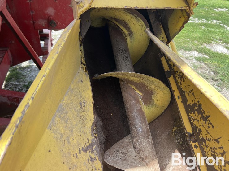 new-holland-353-image-13