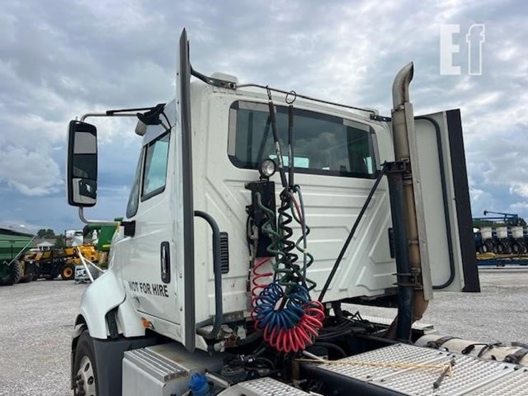 2016-international-prostar-image-33