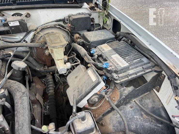 1999-chevrolet-suburban-image-16