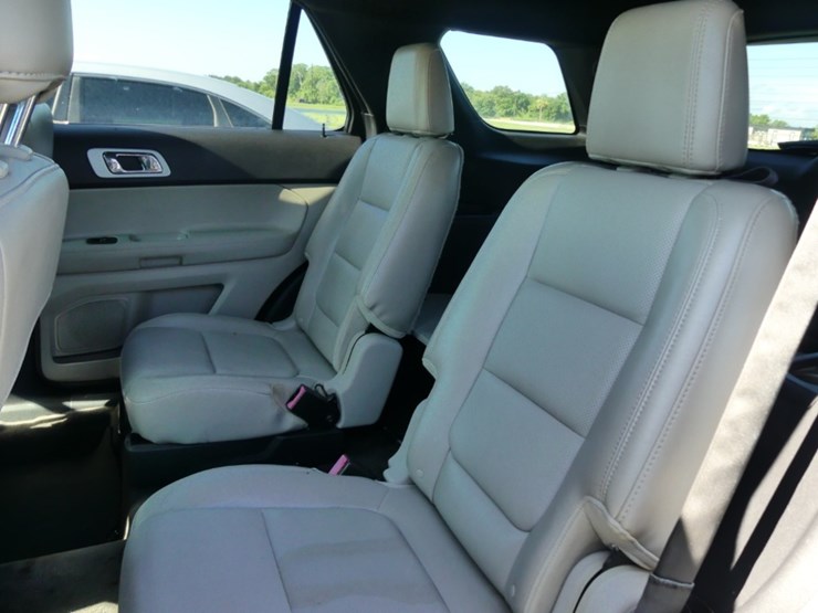 2012-ford-explorer-image-8