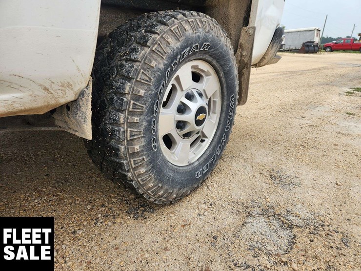 2015-chevrolet-silverado-2500hd-image-23