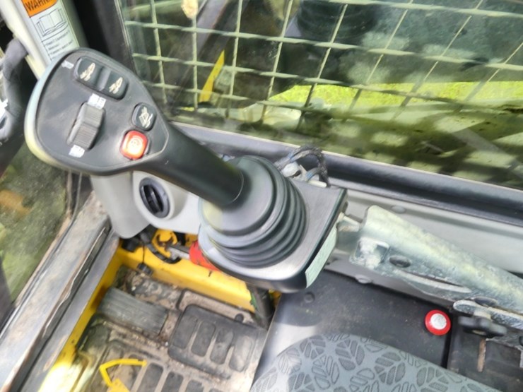 new-holland-c345-image-13