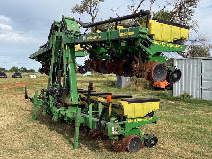 john-deere-1720-image-2