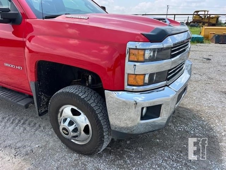 2018-chevrolet-silverado-3500hd-image-11