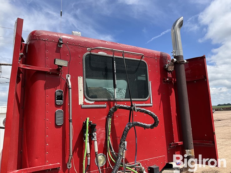 2007-freightliner-columbia-112-image-16