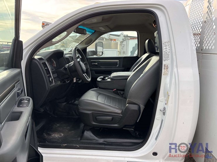 2018-ram-3500-reading-service-truck-with-liftgate-image-11