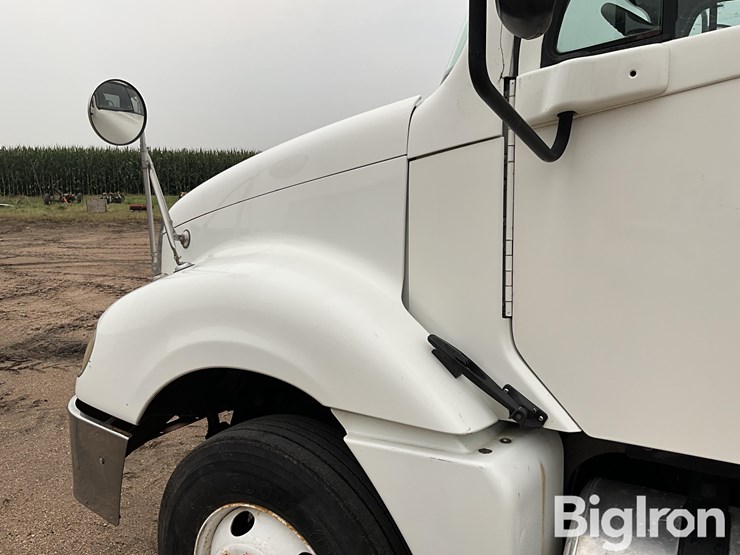 2004-freightliner-columbia-120-image-14