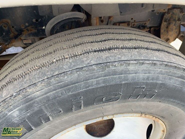 2007-gmc-t7500-image-16