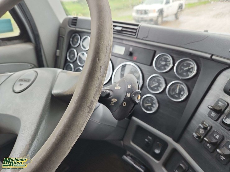 2006-freightliner-columbia-120-image-22
