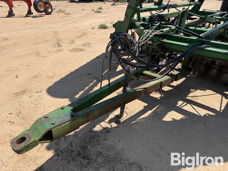 john-deere-235-image-10