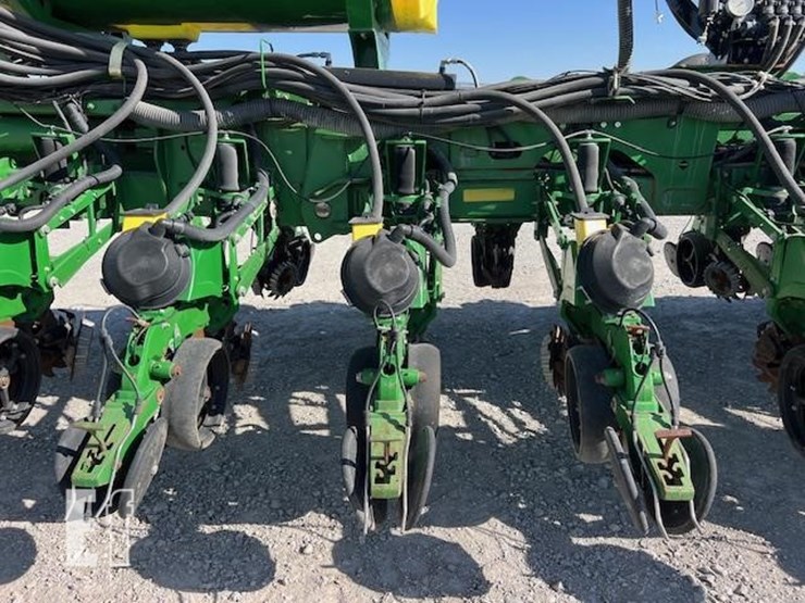 2009-john-deere-1770nt-image-37