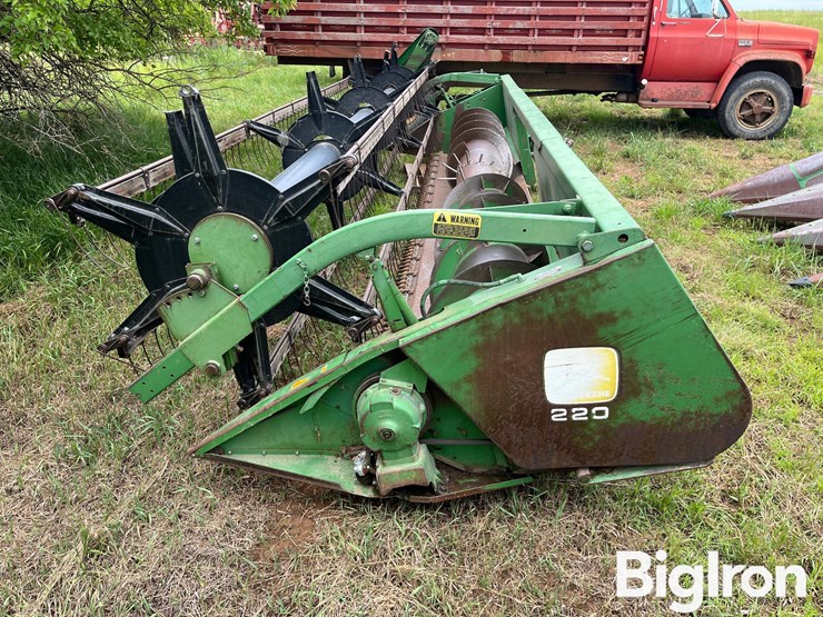 john-deere-220-image-7