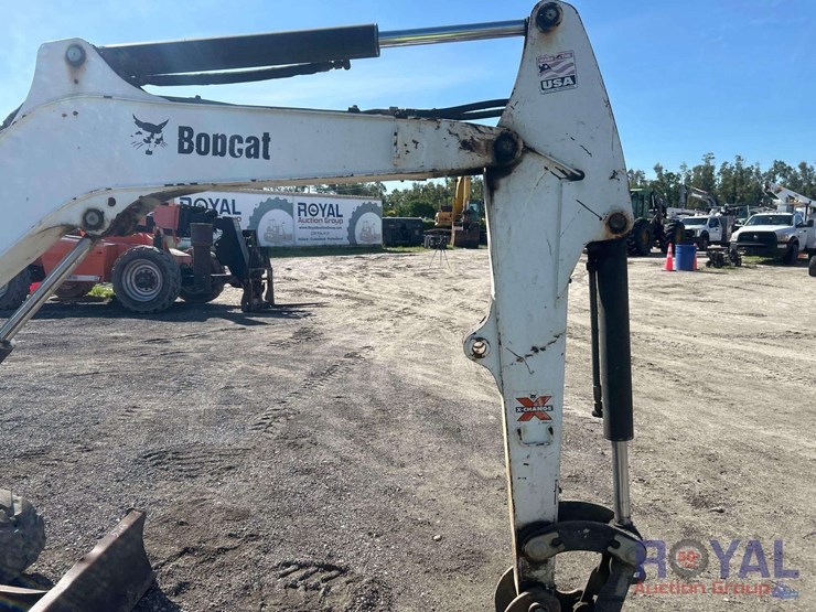 2016-bobcat-e32i-image-23