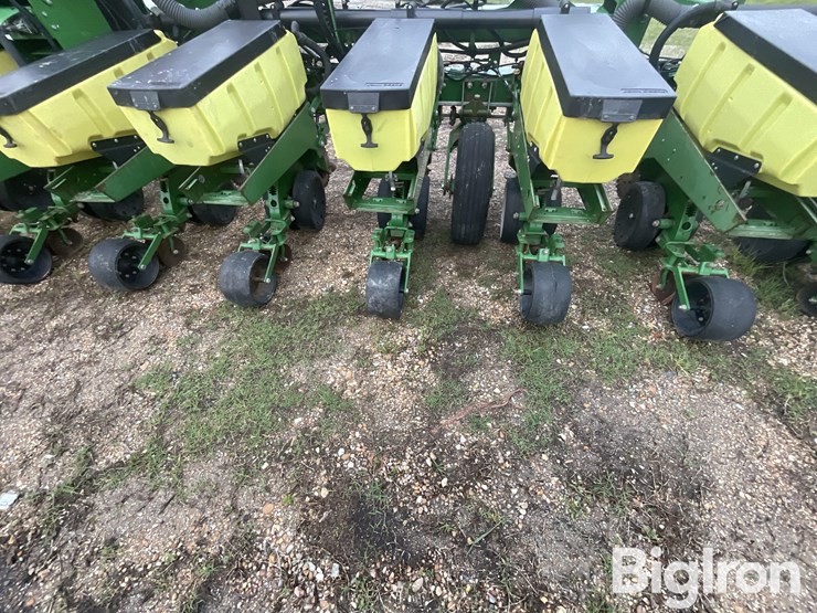 2013-john-deere-1720-image-16