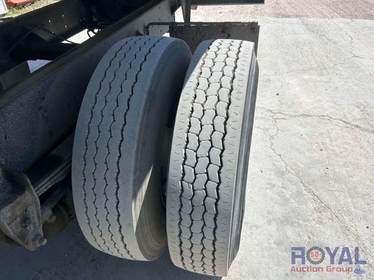 2014-peterbilt-337-image-21