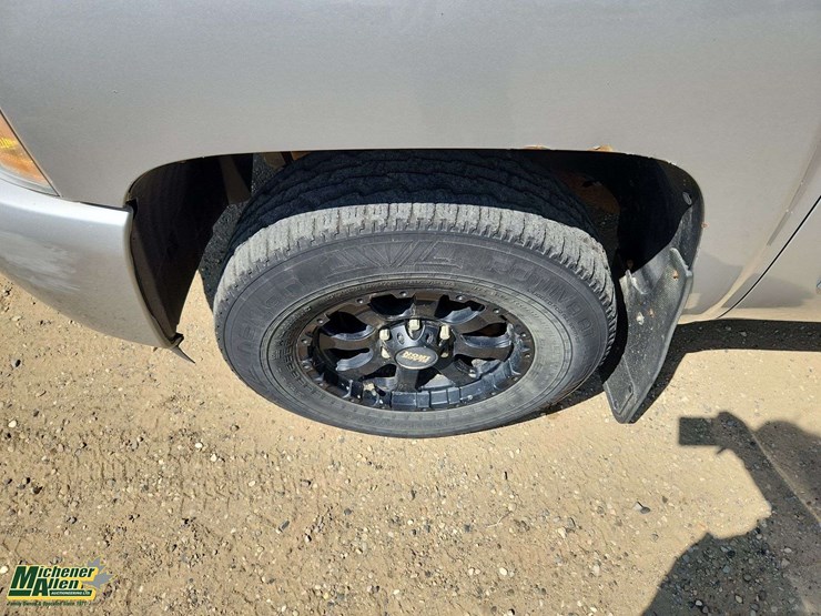 2011-chevrolet-silverado-1500-image-28