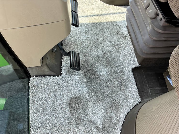 2018-john-deere-8400r-image-74