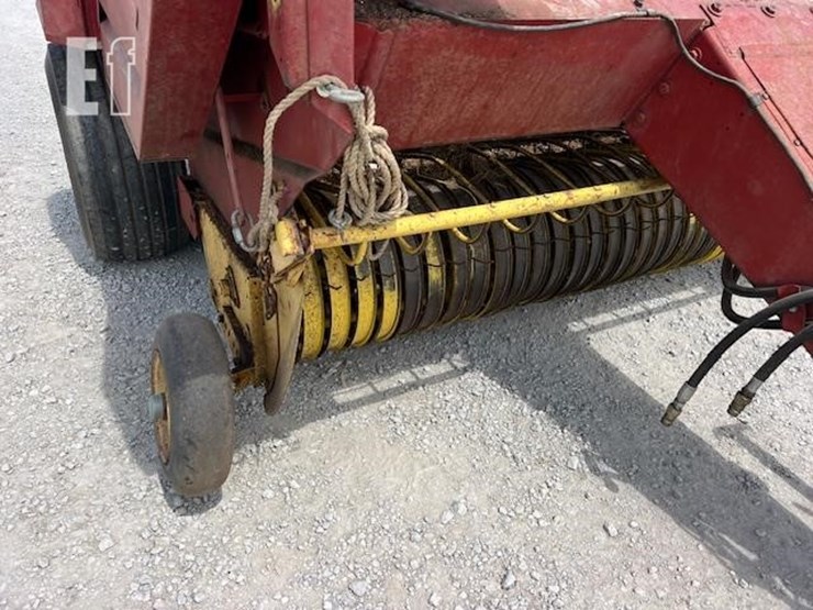 new-holland-852-image-9