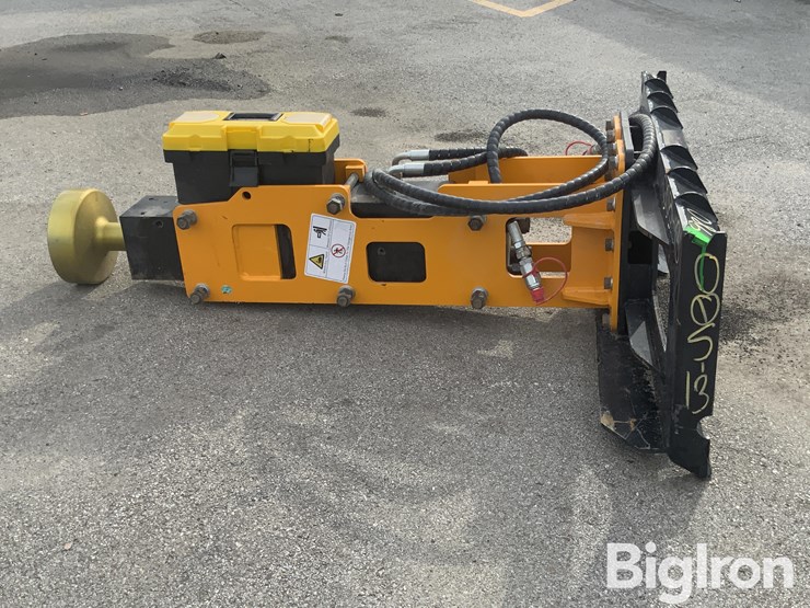 2025-post-pounder-giyi-680-skid-steer-post-driver-image-8