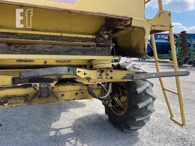 new-holland-tr85-image-38