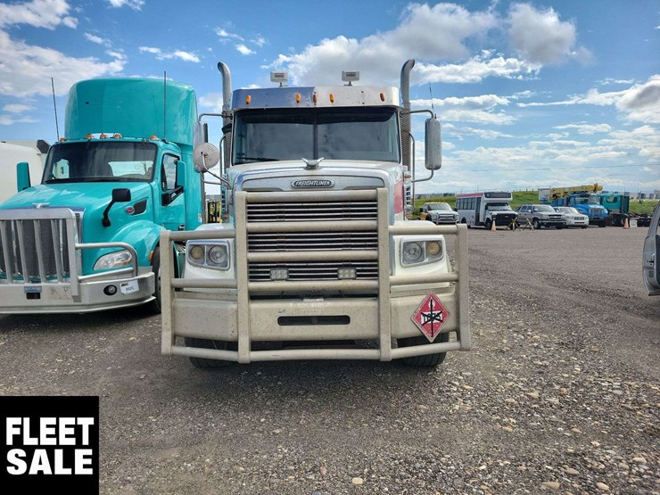 2015-freightliner-coronado-122-sd-image-2