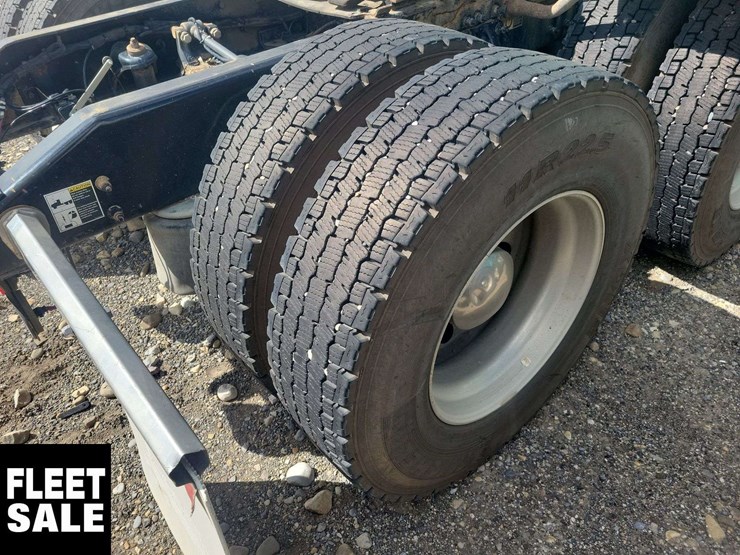2019-peterbilt-579-image-15