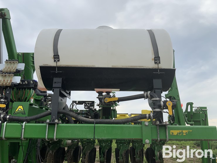 2021-john-deere-1745-image-19