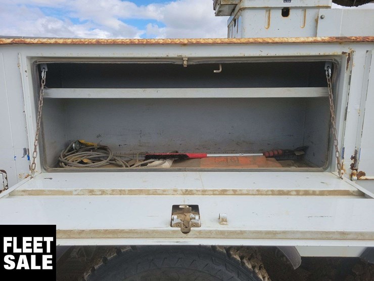 2013-freightliner-108sd-image-30