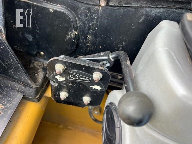 caterpillar-246-image-26